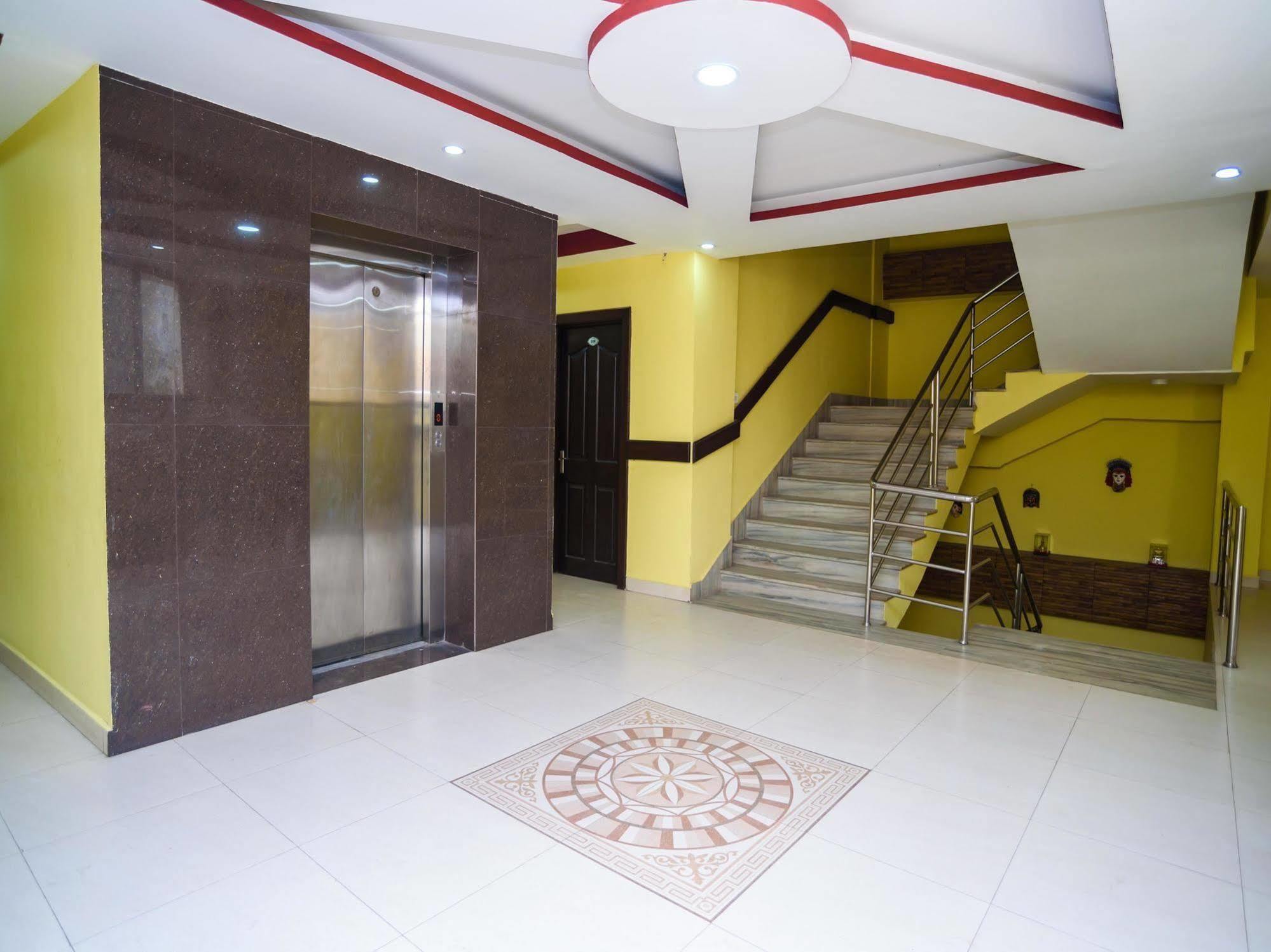 Oyo 105 Hotel Travel Inn Katmandu Zewnętrze zdjęcie